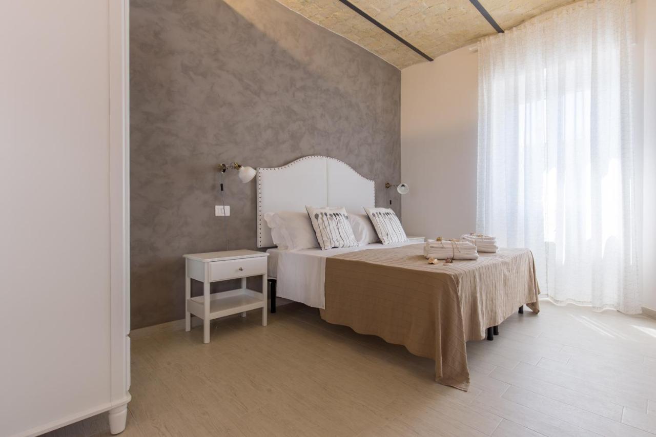 Couette-café Al Faro Bianco E Con Parcheggio