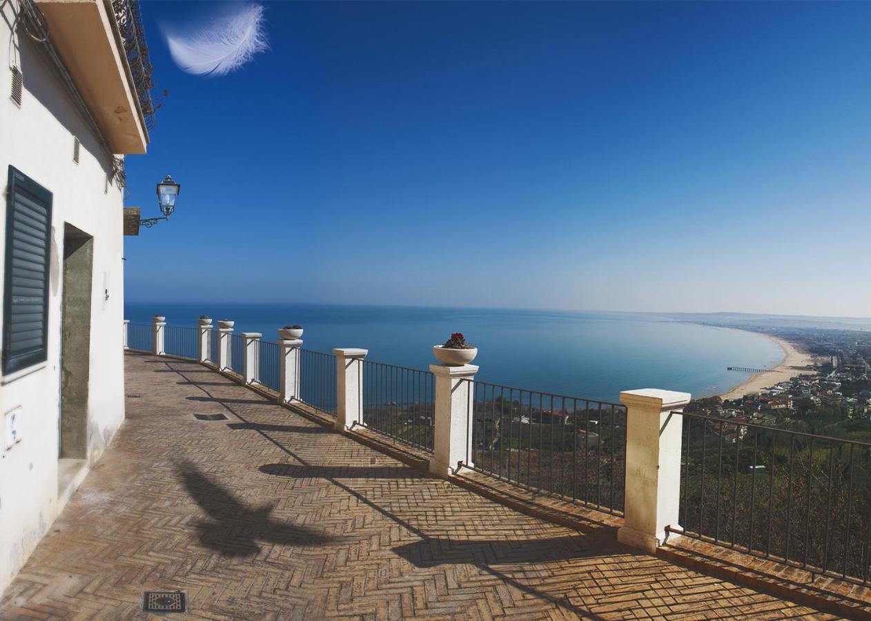 Al Faro Bianco E Con Parcheggio Bed & Breakfast *