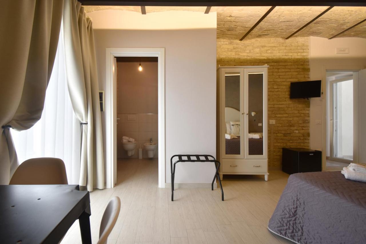 Al Faro Bianco E Con Parcheggio Bed & Breakfast *